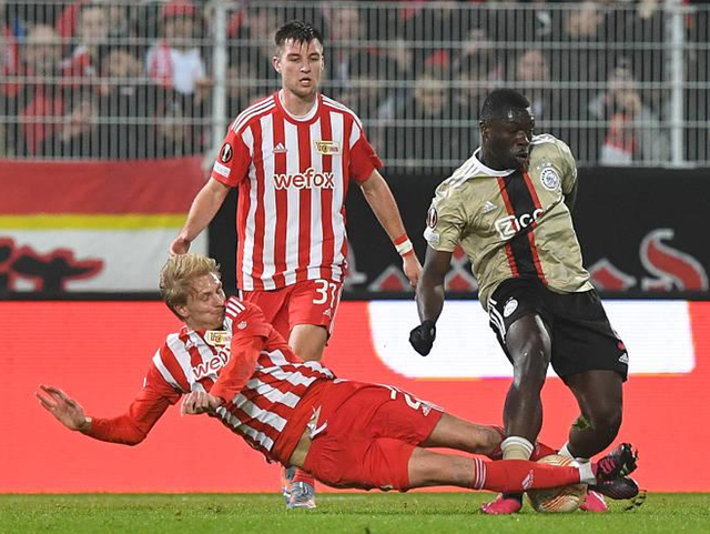 包含阿贾克斯官宣签约备战法甲窗口期罗马豪取连胜，网友：赛前浙江稠州调整名单以备西甲的词条